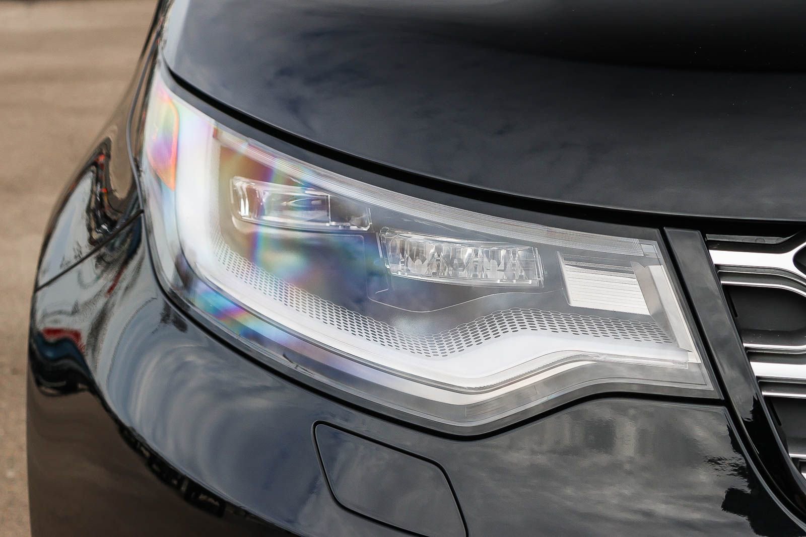 New 2026 Land Rover Discovery S image 15