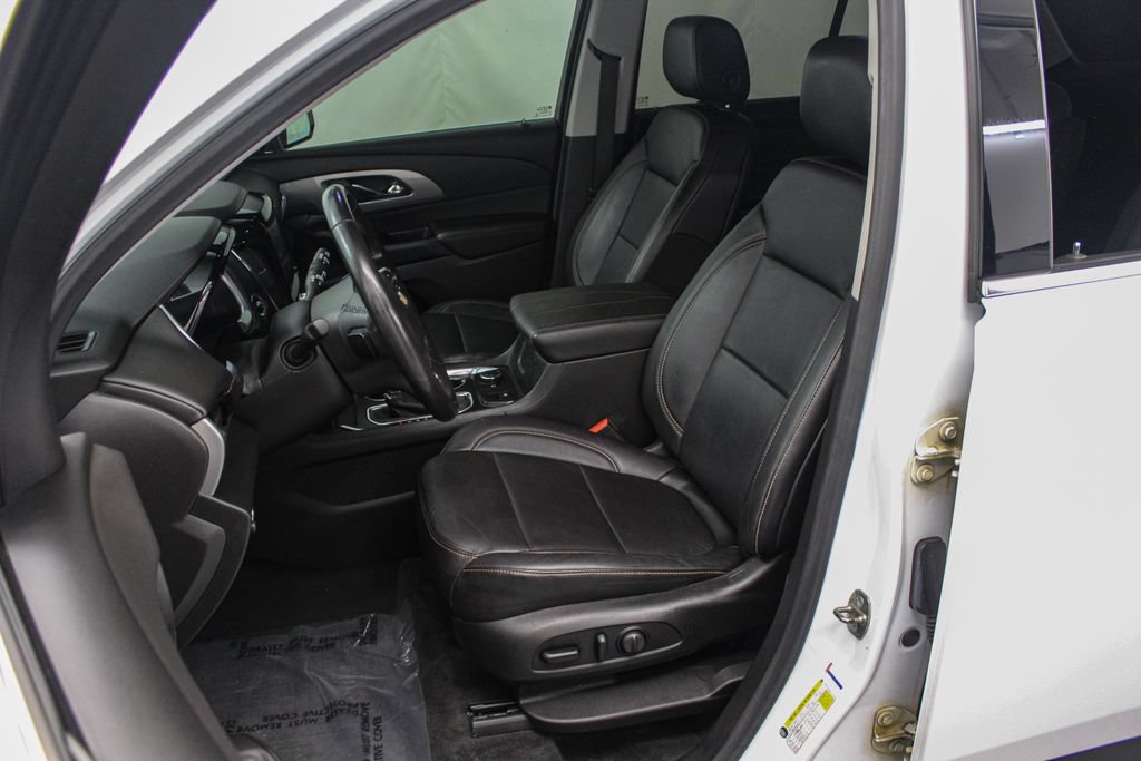 Used 2019 Chevrolet Traverse LT w/ LT Premium Package AWD/4WD image 16