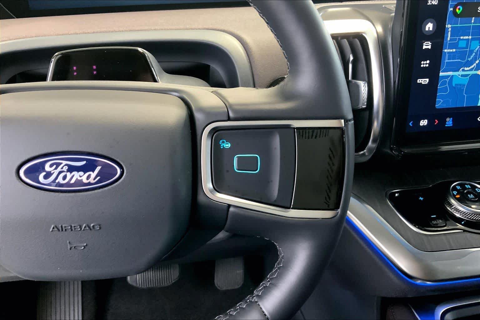 Used 2026 Ford Expedition Platinum w/ Platinum Ultimate Package AWD/4WD image 24