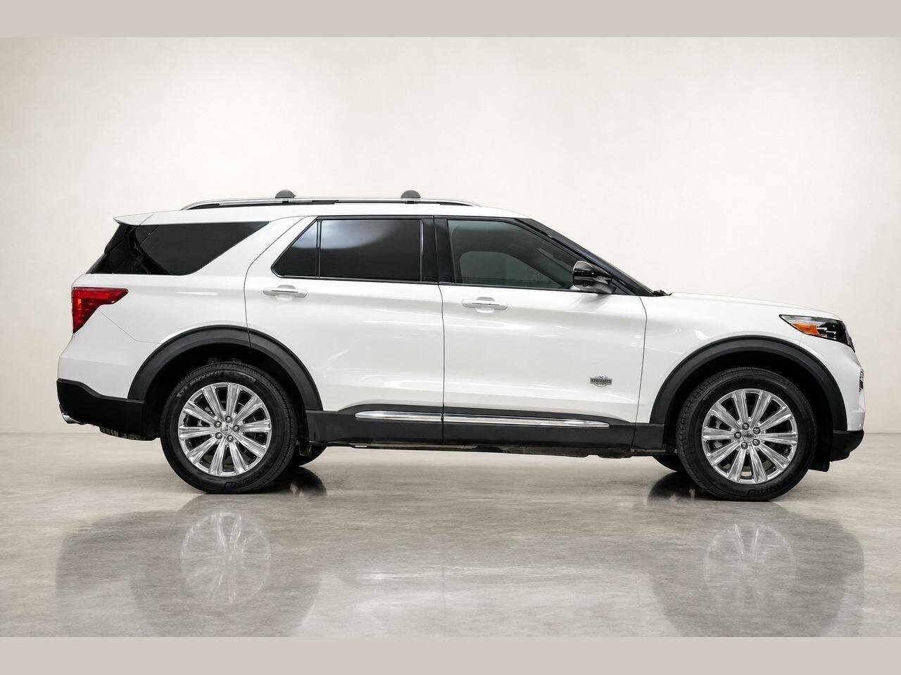 Used 2021 Ford Explorer King Ranch w/ Premium Technology Package AWD/4WD image 3
