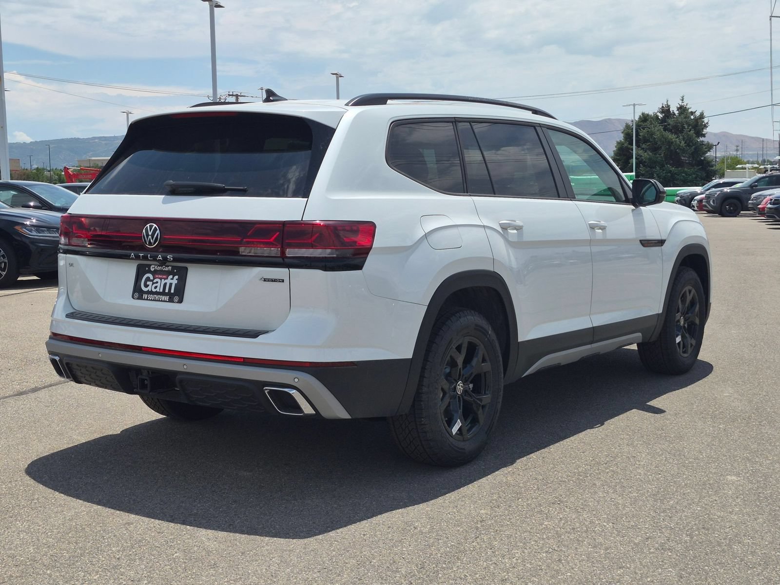 New 2026 Volkswagen Atlas Peak Edition AWD/4WD image 3