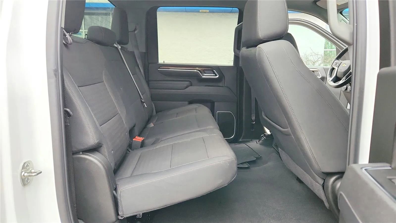 Used 2025 Chevrolet Silverado 2500 LT w/ Convenience Package image 32