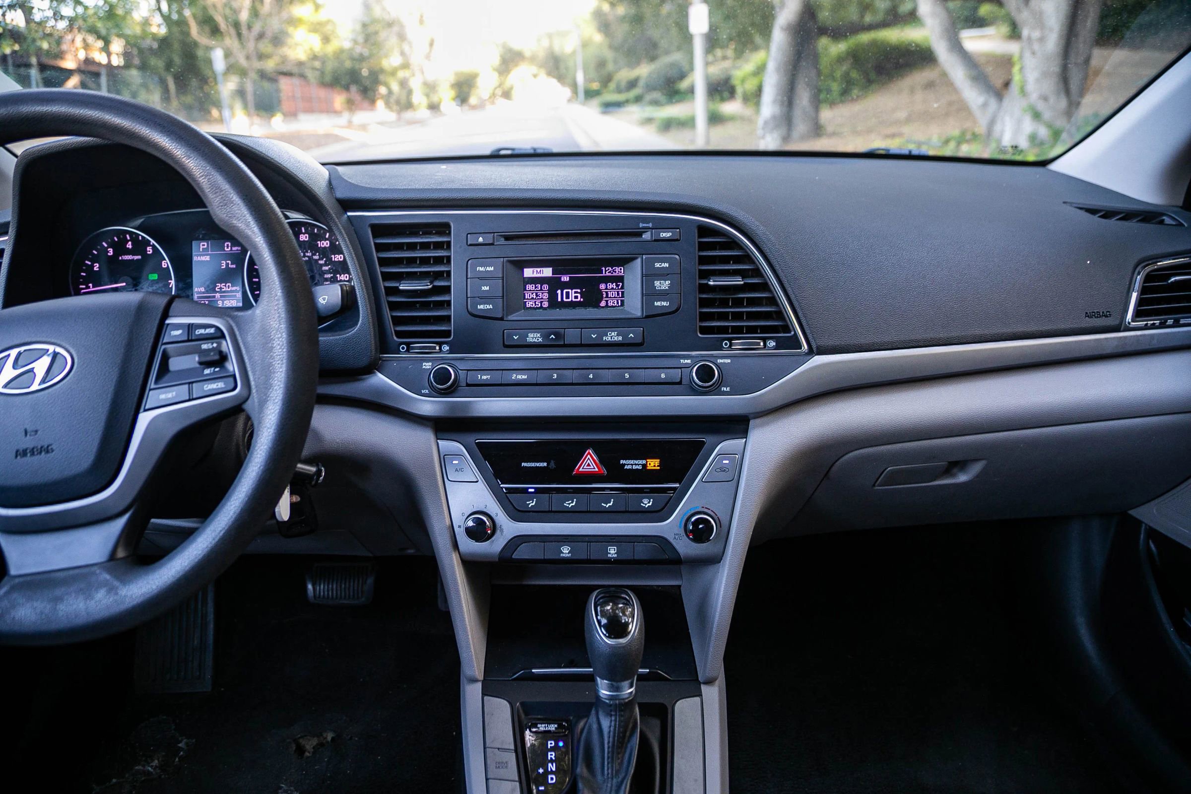 Used 2017 Hyundai Elantra SE image 20