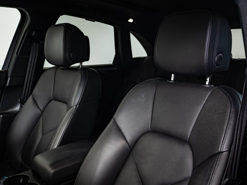 Certified 2018 Porsche Macan image 25