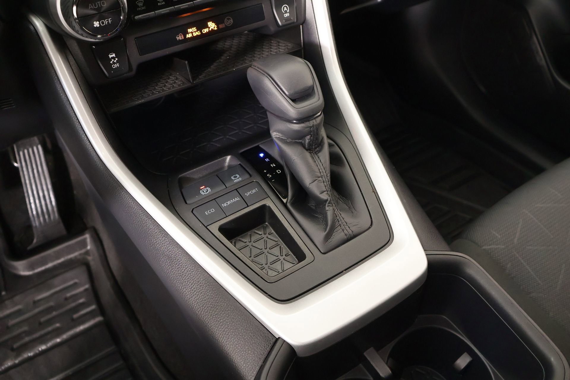 Used 2025 Toyota RAV4 XLE image 7