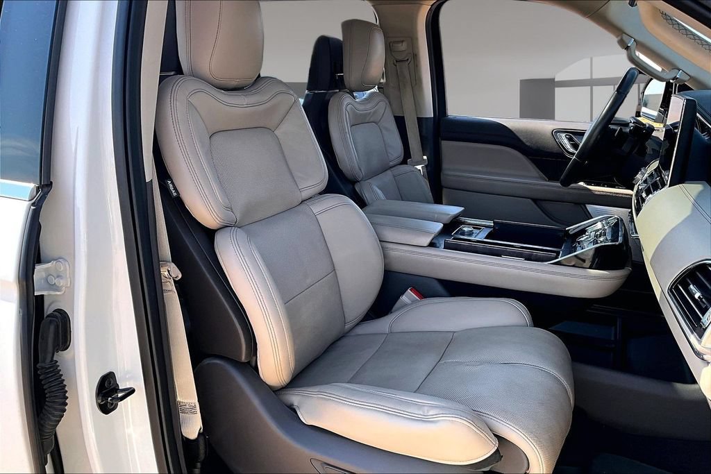 Used 2022 Lincoln Navigator Reserve AWD/4WD image 7