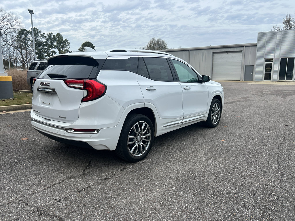 Used 2022 GMC Terrain Denali w/ Denali Premium Package image 3