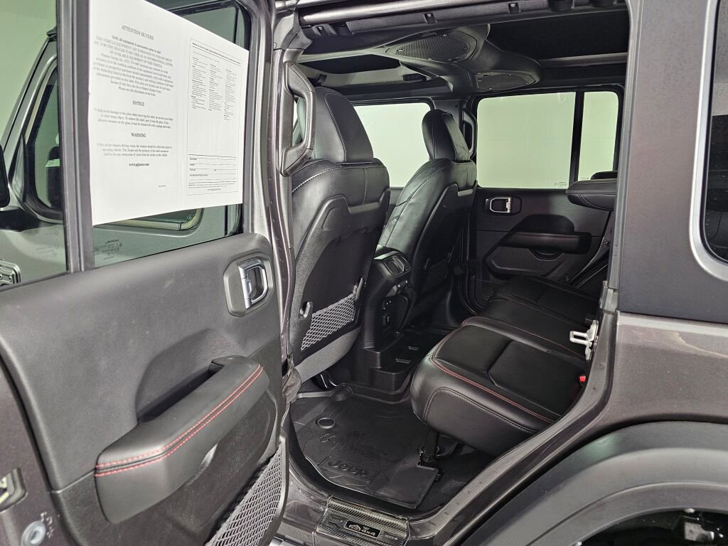 Used 2025 Jeep Wrangler Unlimited Rubicon w/ Convenience Group image 30