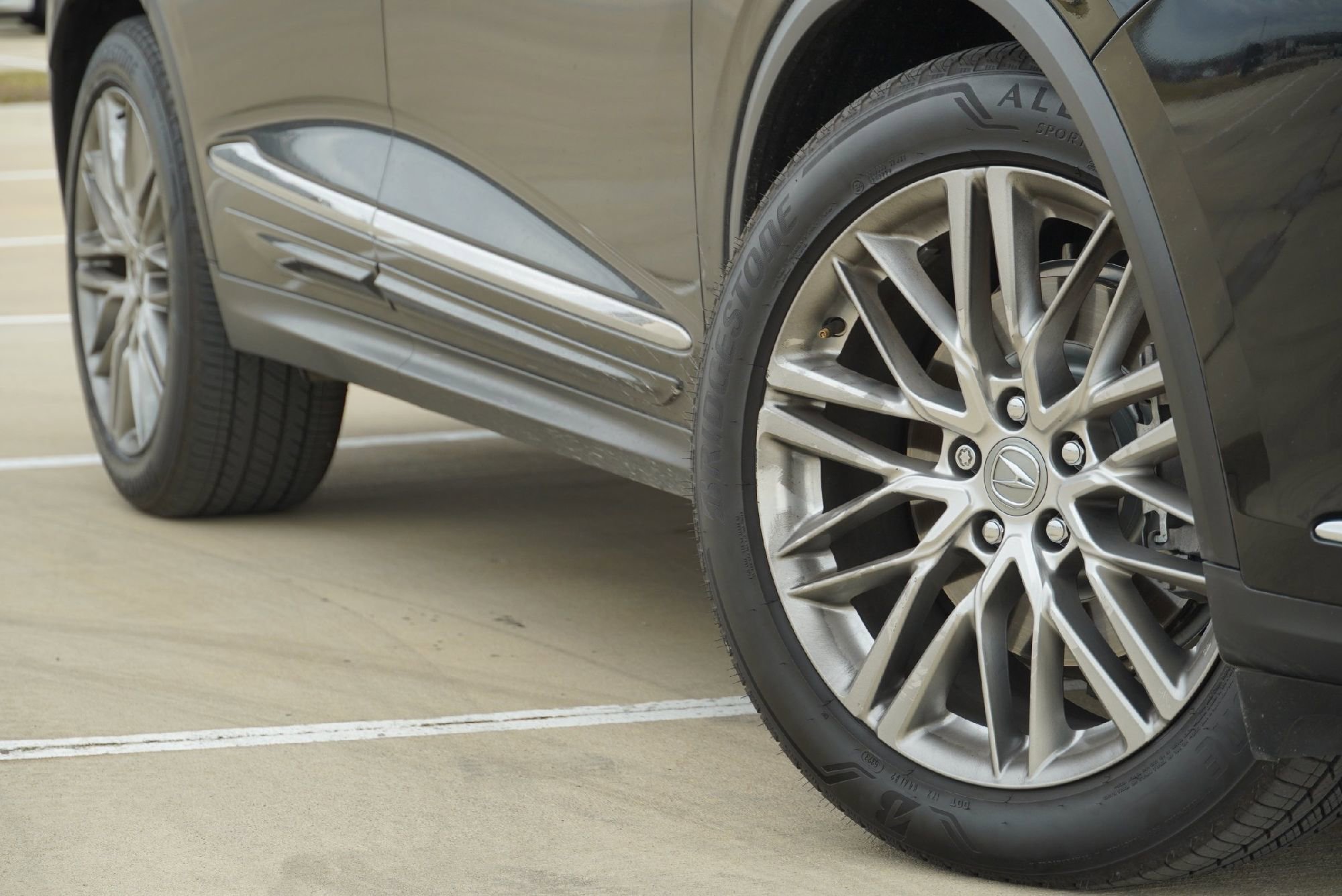 Used 2023 Acura MDX SH-AWD w/ Advance Package image 3