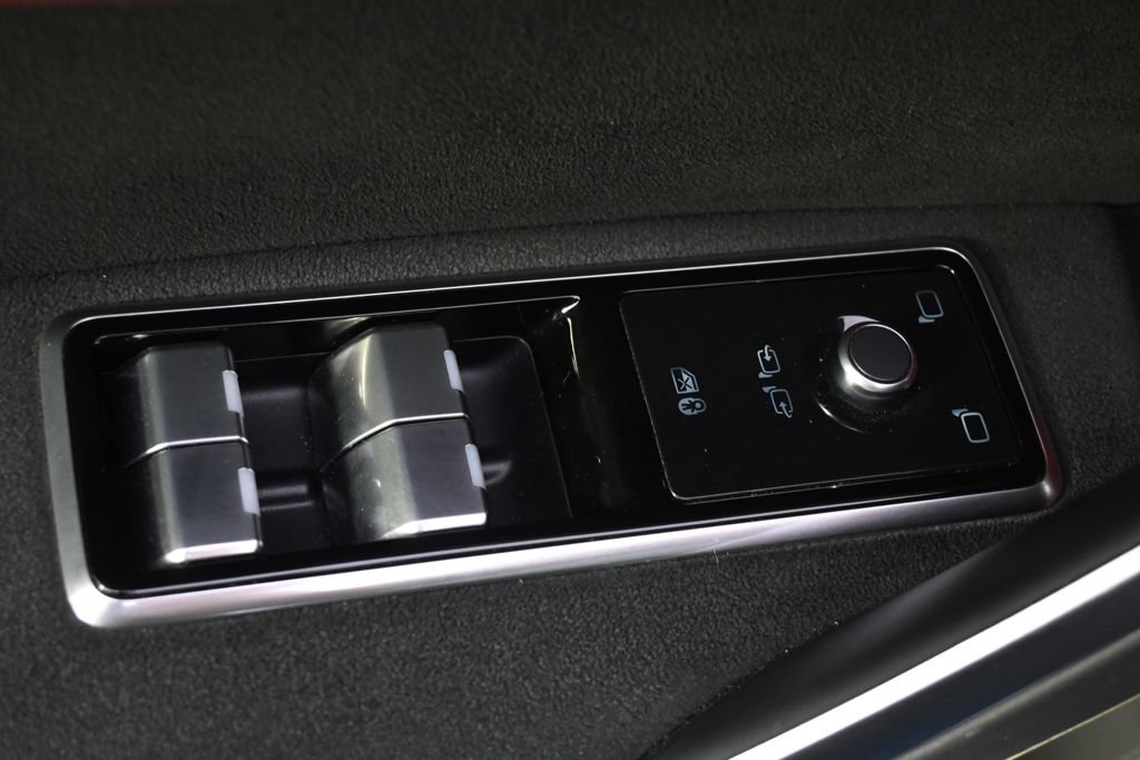 Used 2022 Jaguar F-PACE SVR AWD/4WD image 25