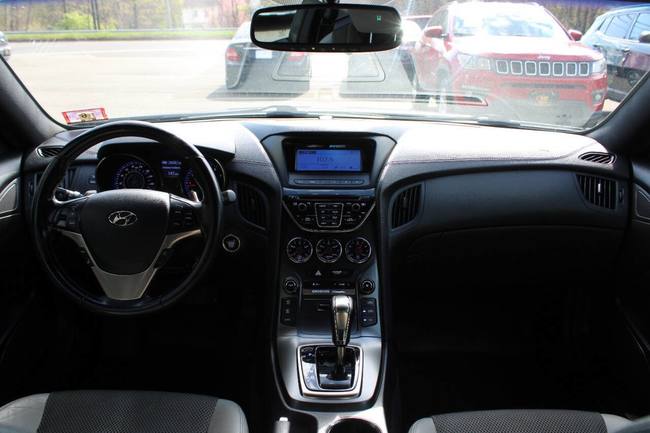 Used 2015 Hyundai Genesis 3.8 RWD image 30