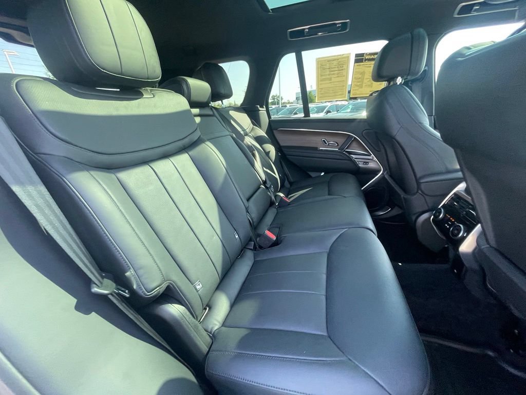Used 2025 Land Rover Range Rover SE AWD/4WD image 27
