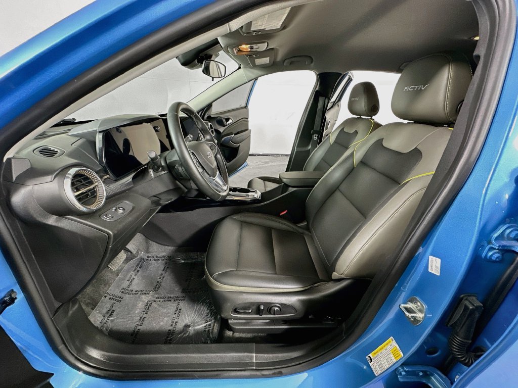Used 2025 Chevrolet Trax ACTIV FWD image 16