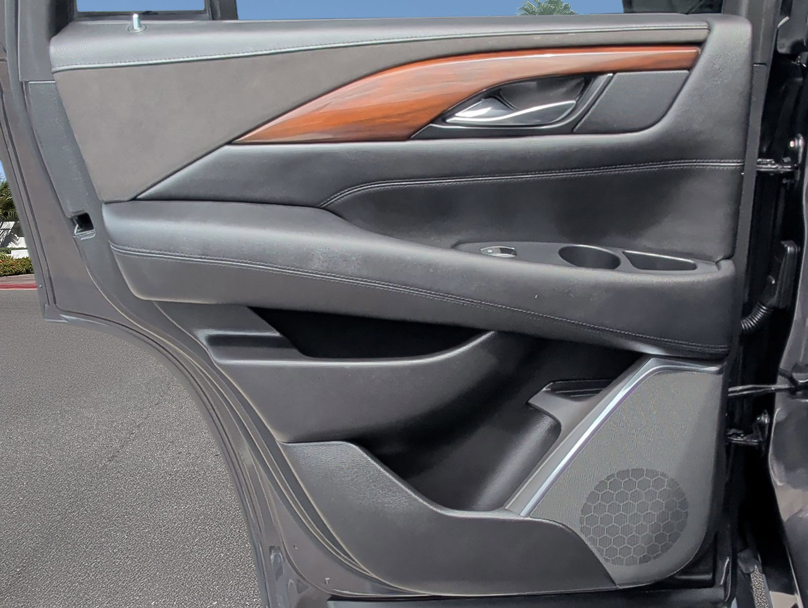 Used 2017 Cadillac Escalade Premium Luxury RWD image 24