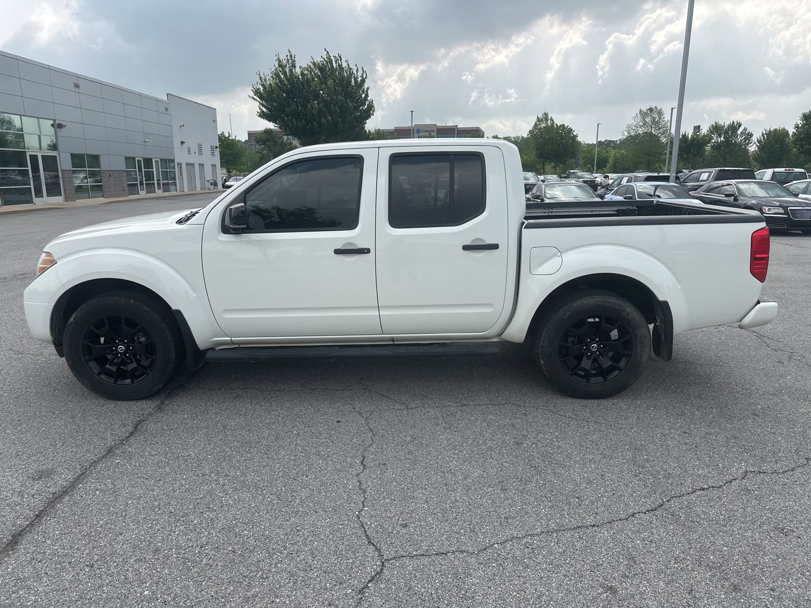 Used 2021 Nissan Frontier SV w/ Midnight Edition Floor Mats AWD/4WD image 8