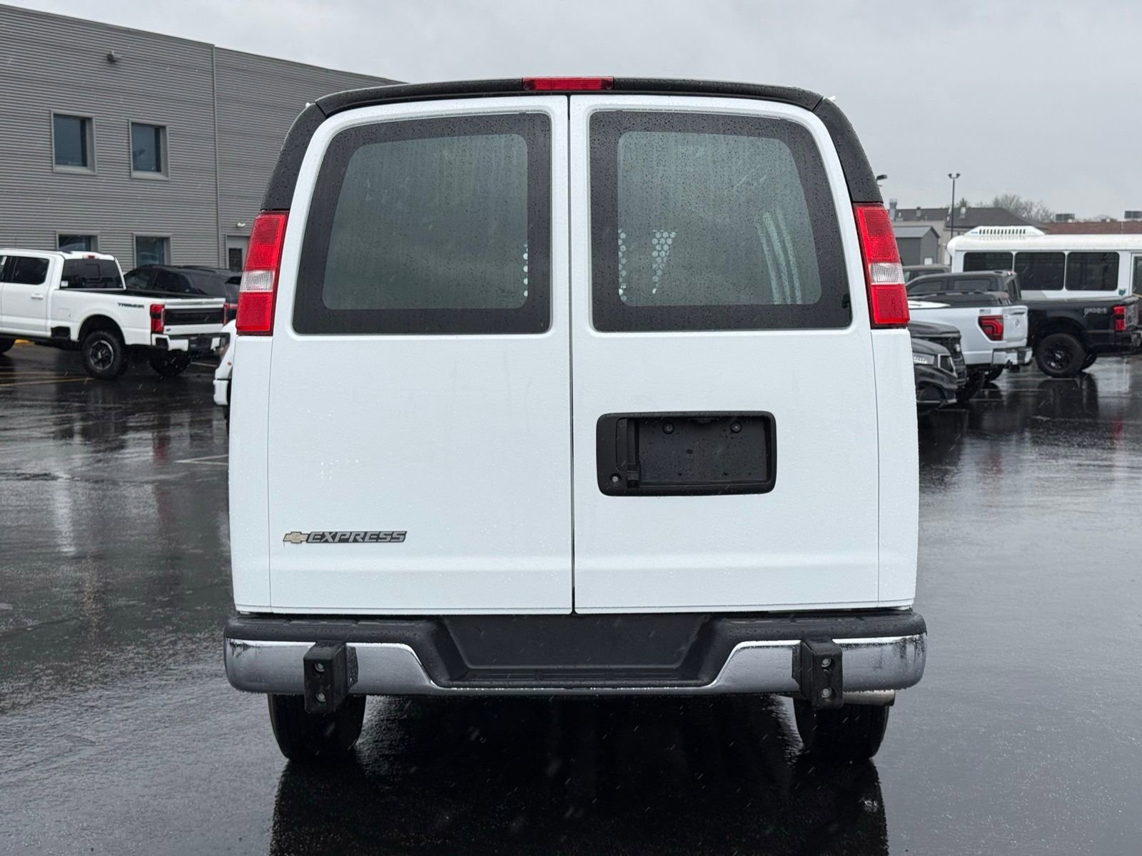 Used 2024 Chevrolet Express 2500 w/ Driver Convenience Package image 4
