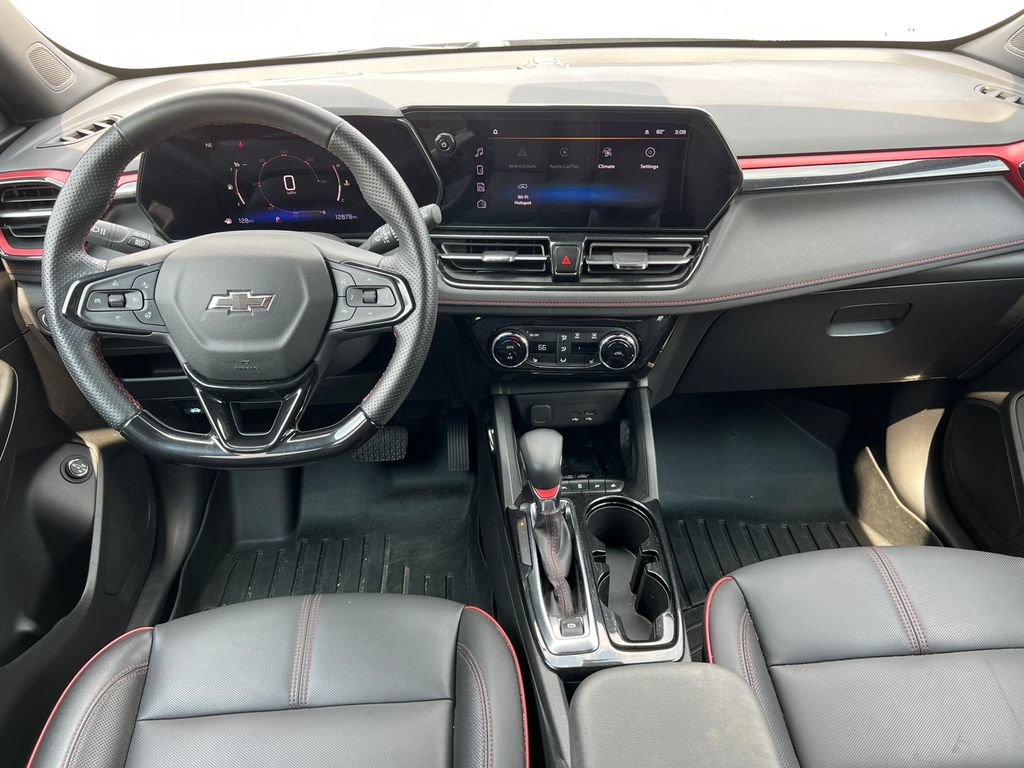 Used 2024 Chevrolet TrailBlazer RS w/ Convenience Package FWD image 3