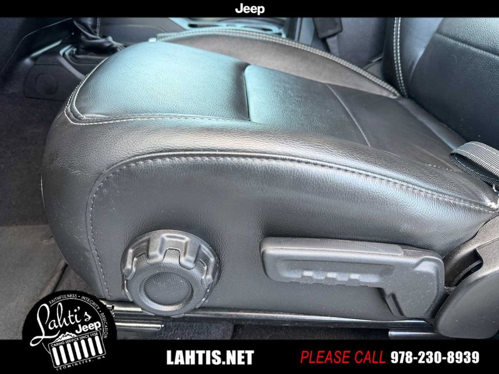 Certified 2022 Jeep Wrangler Unlimited Sahara w/ Cold Weather Group image 33