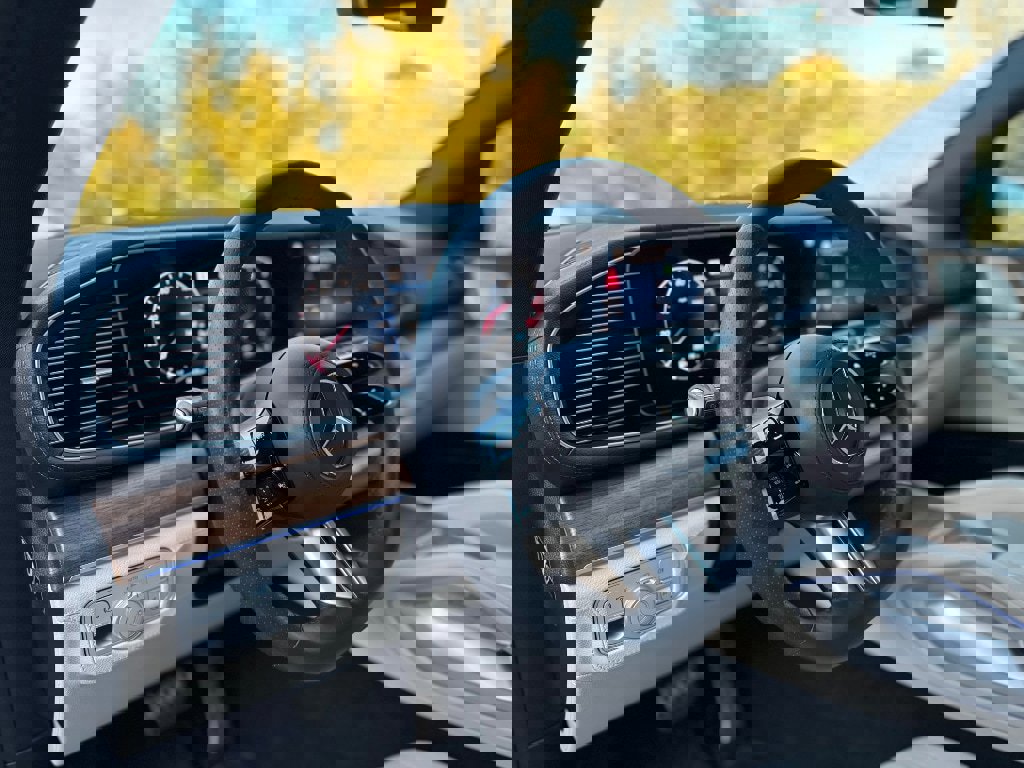 Used 2025 Mercedes-Benz GLS 450 4MATIC image 14