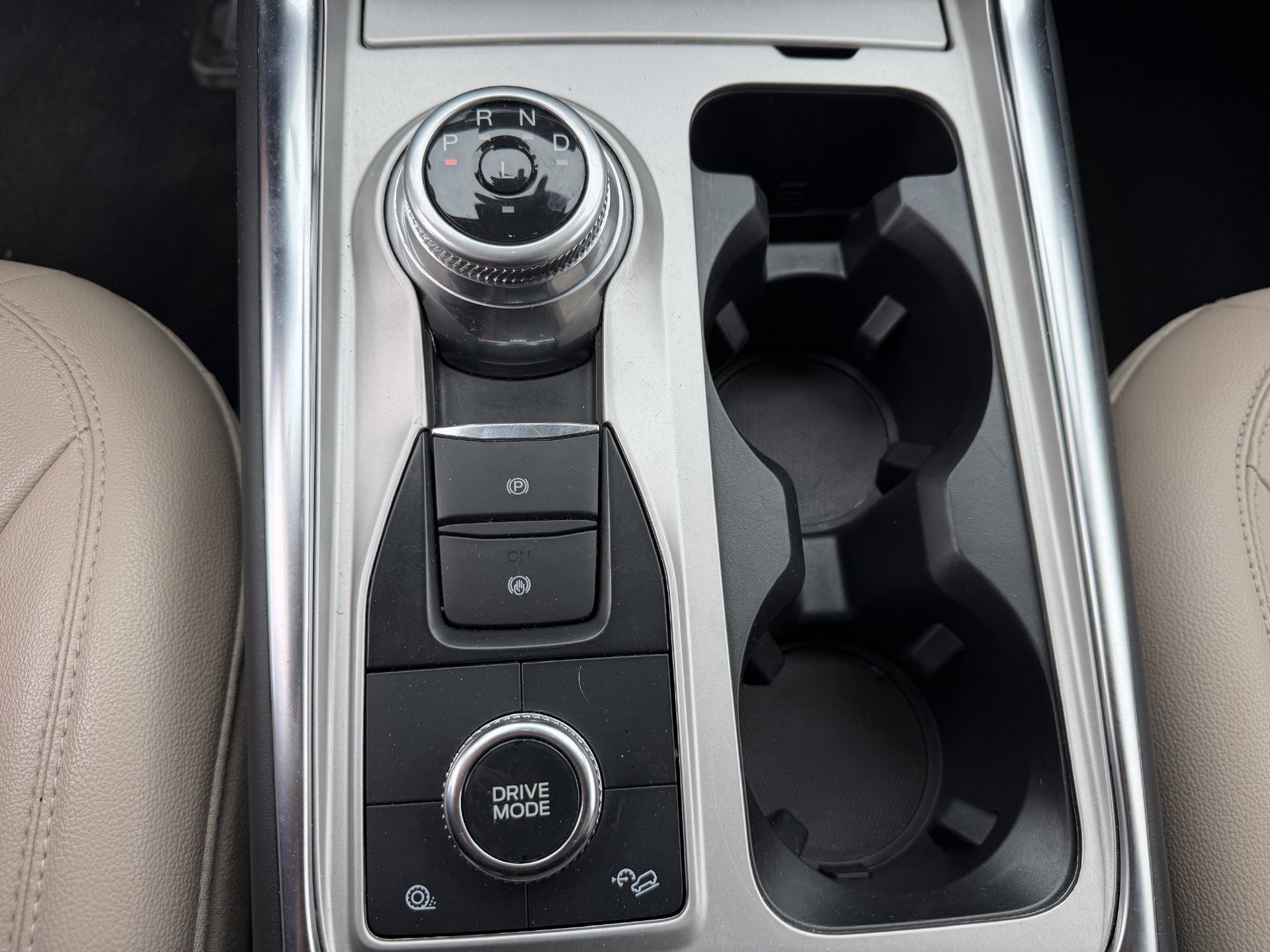 Certified 2022 Ford Explorer Limited AWD/4WD image 8