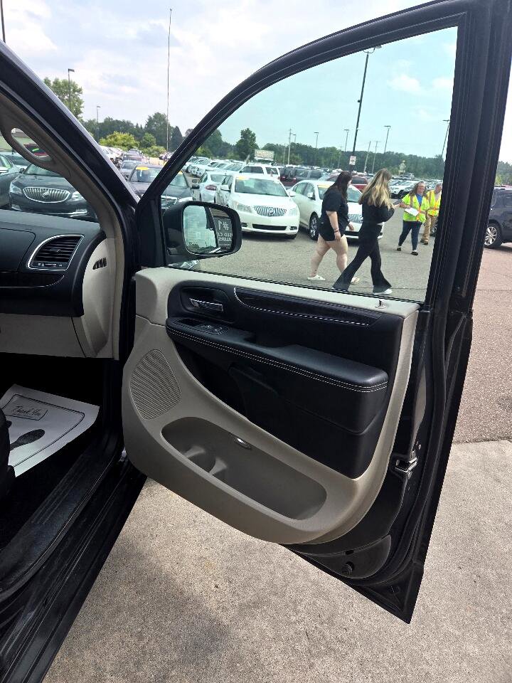 Used 2012 Chrysler Town & Country Touring w/ Entertainment Group #1 image 12