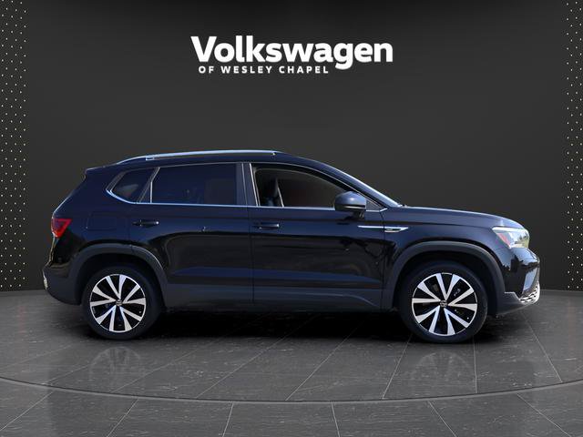 Certified 2024 Volkswagen Taos SE FWD image 9