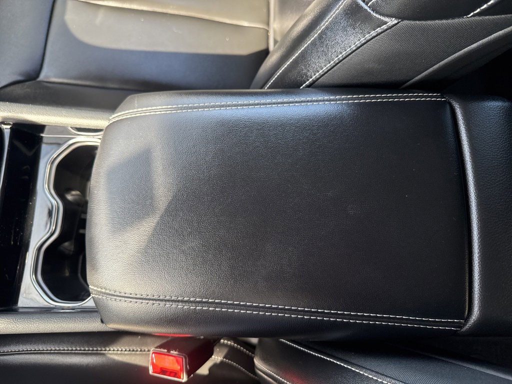 Used 2023 Jeep Grand Cherokee L Limited w/ Black Appearance Package image 33