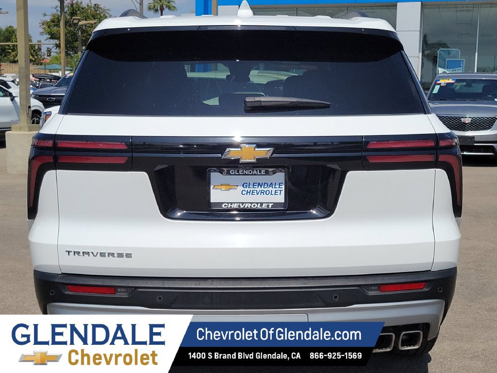 Used 2026 Chevrolet Traverse LT FWD image 4
