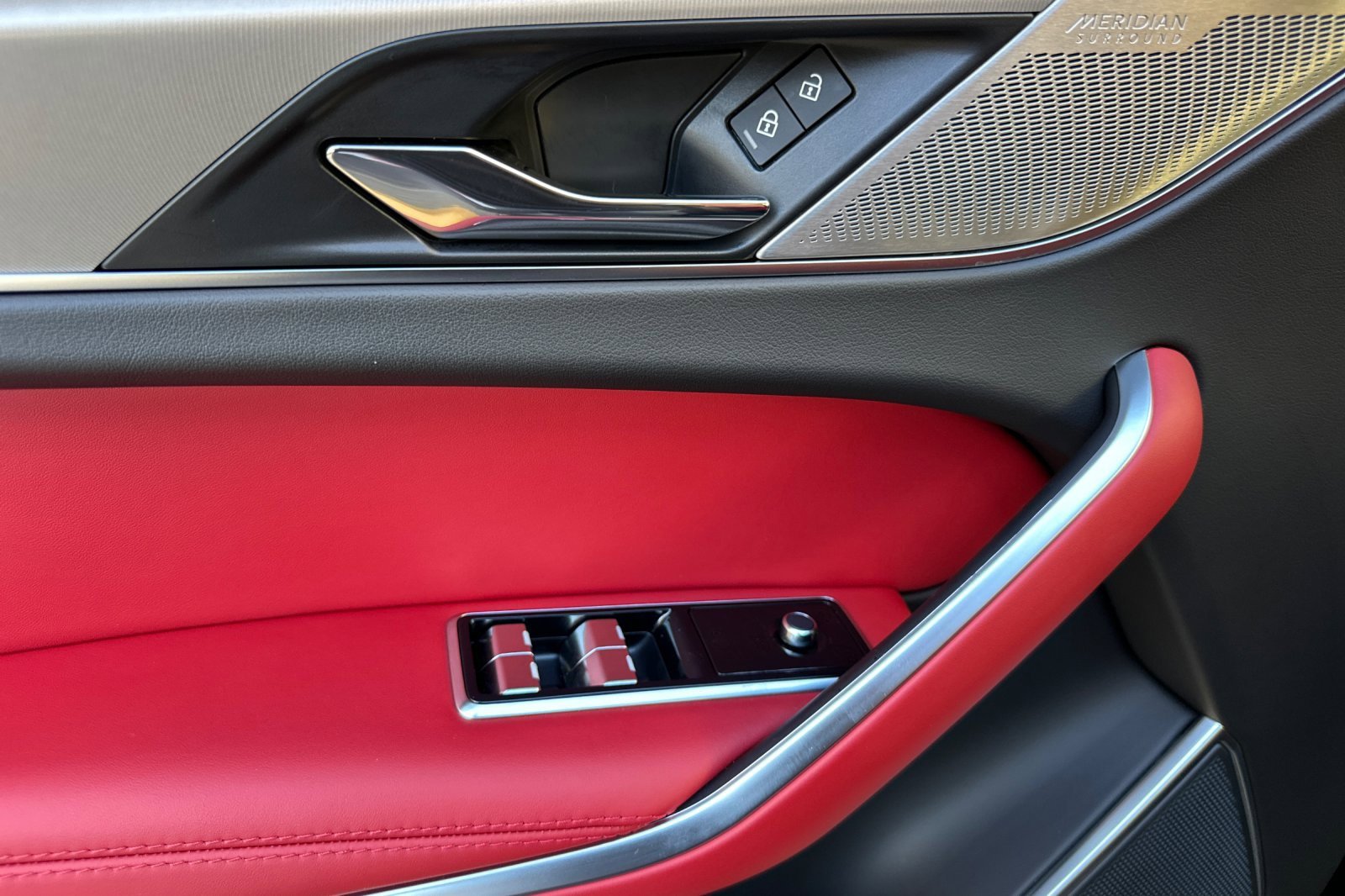 Used 2025 Jaguar F-PACE R-Dynamic S image 10