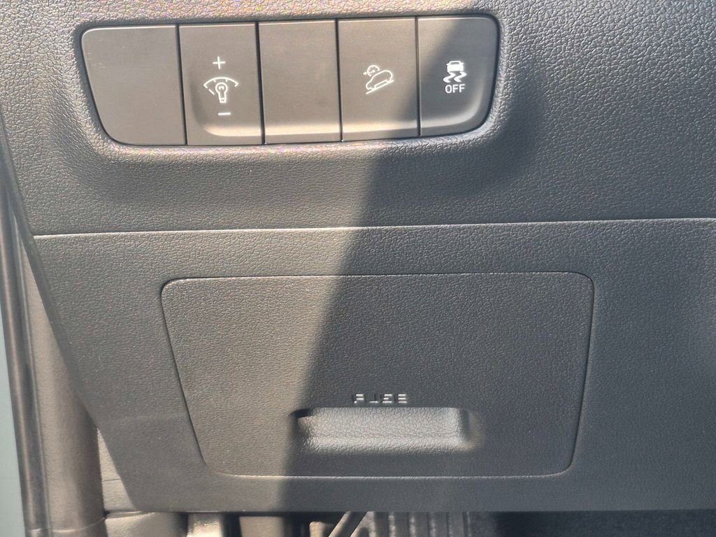 Used 2022 Hyundai Kona SE image 32