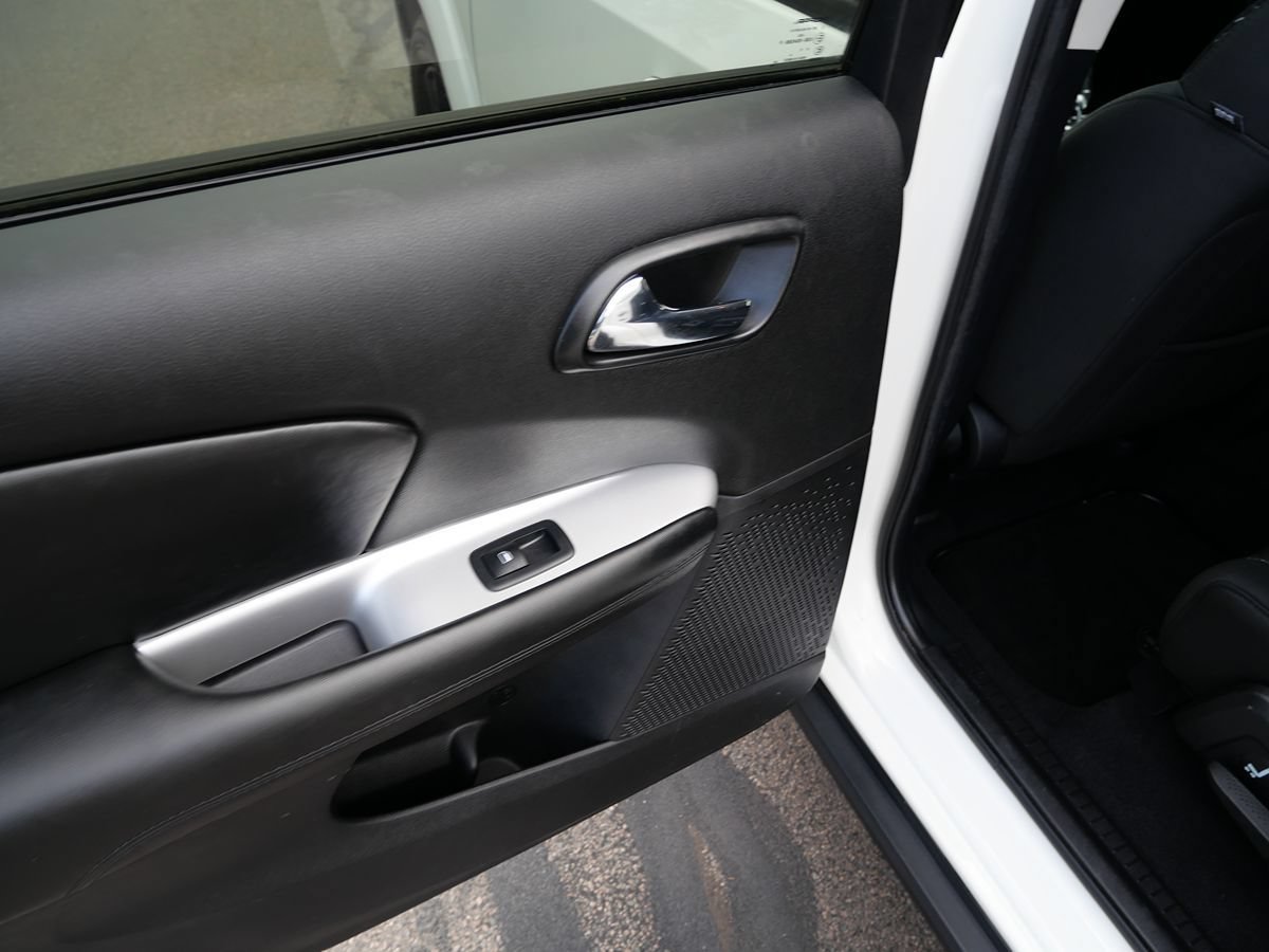 Used 2019 Dodge Journey SE w/ Connectivity Group FWD image 19