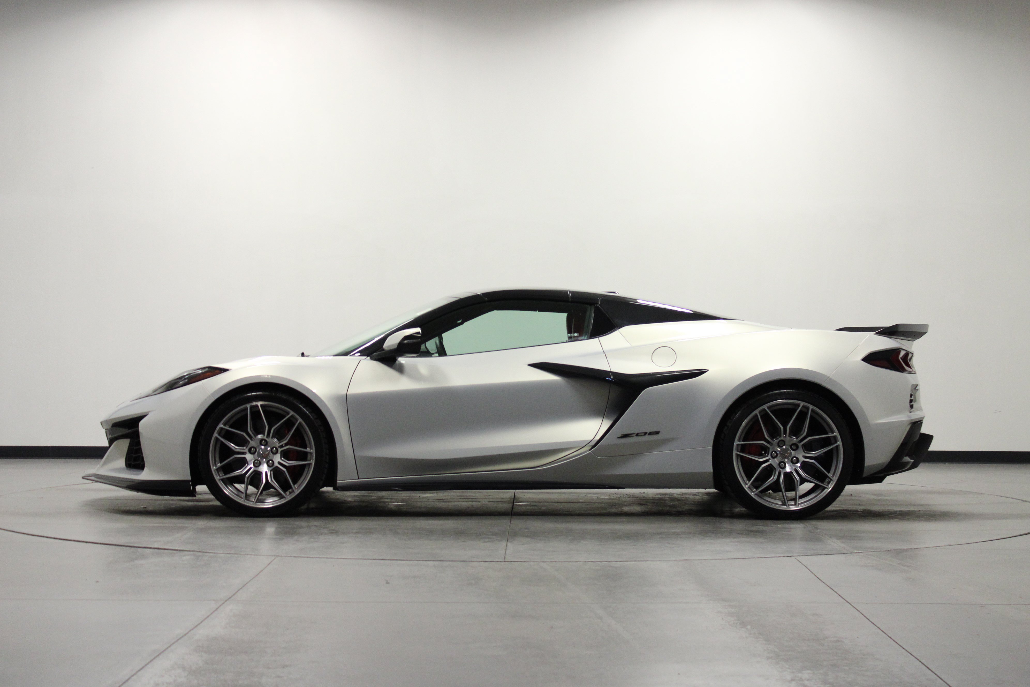 Used 2024 Chevrolet Corvette Z06 RWD image 7