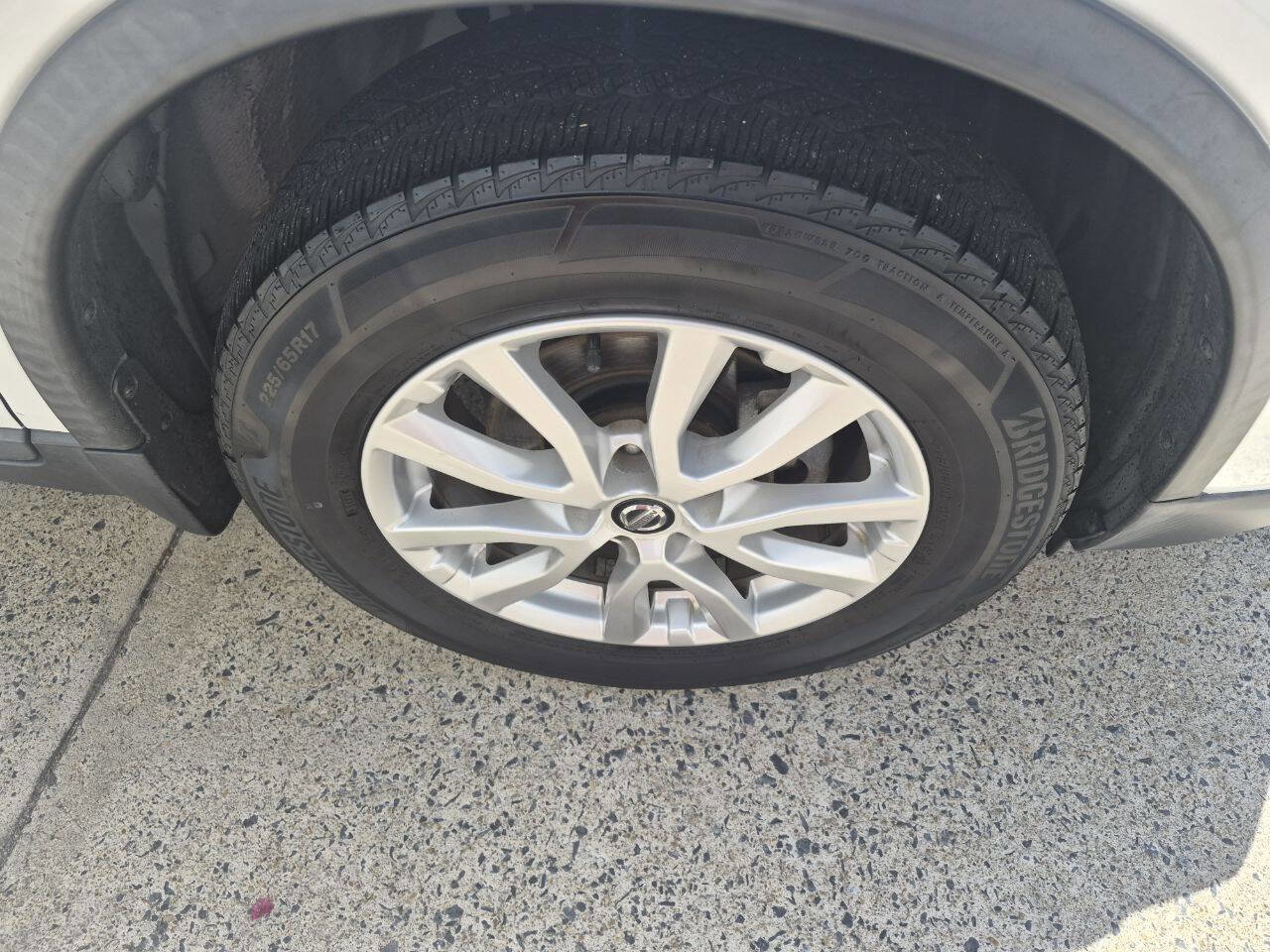 Used 2017 Nissan Rogue SV AWD/4WD image 8