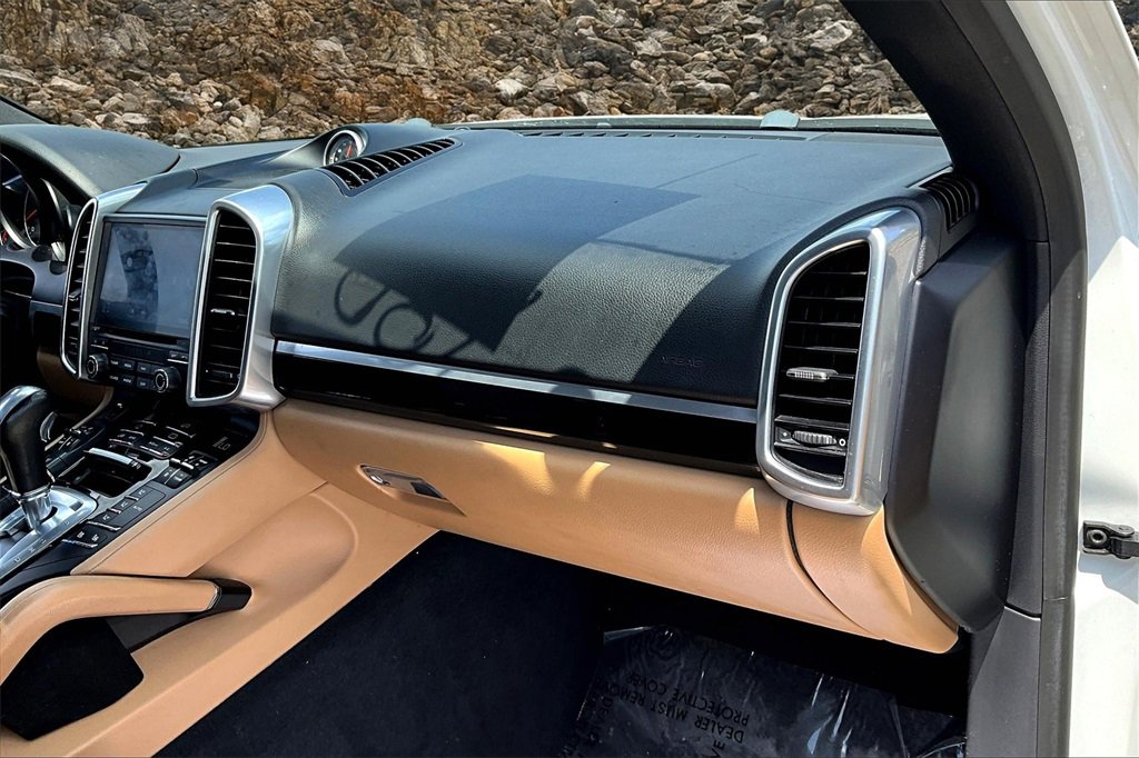 Used 2018 Porsche Cayenne Platinum Edition w/ Premium Package Plus image 15