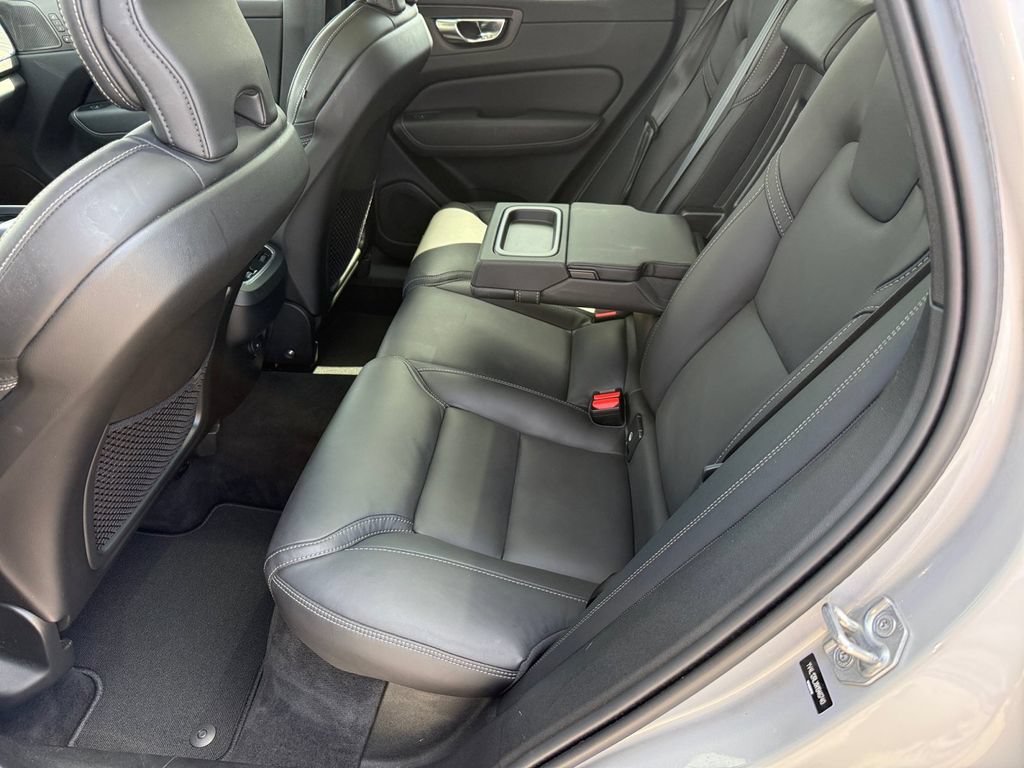 Used 2022 Volvo XC60 B5 Inscription w/ Advanced Package AWD/4WD image 11