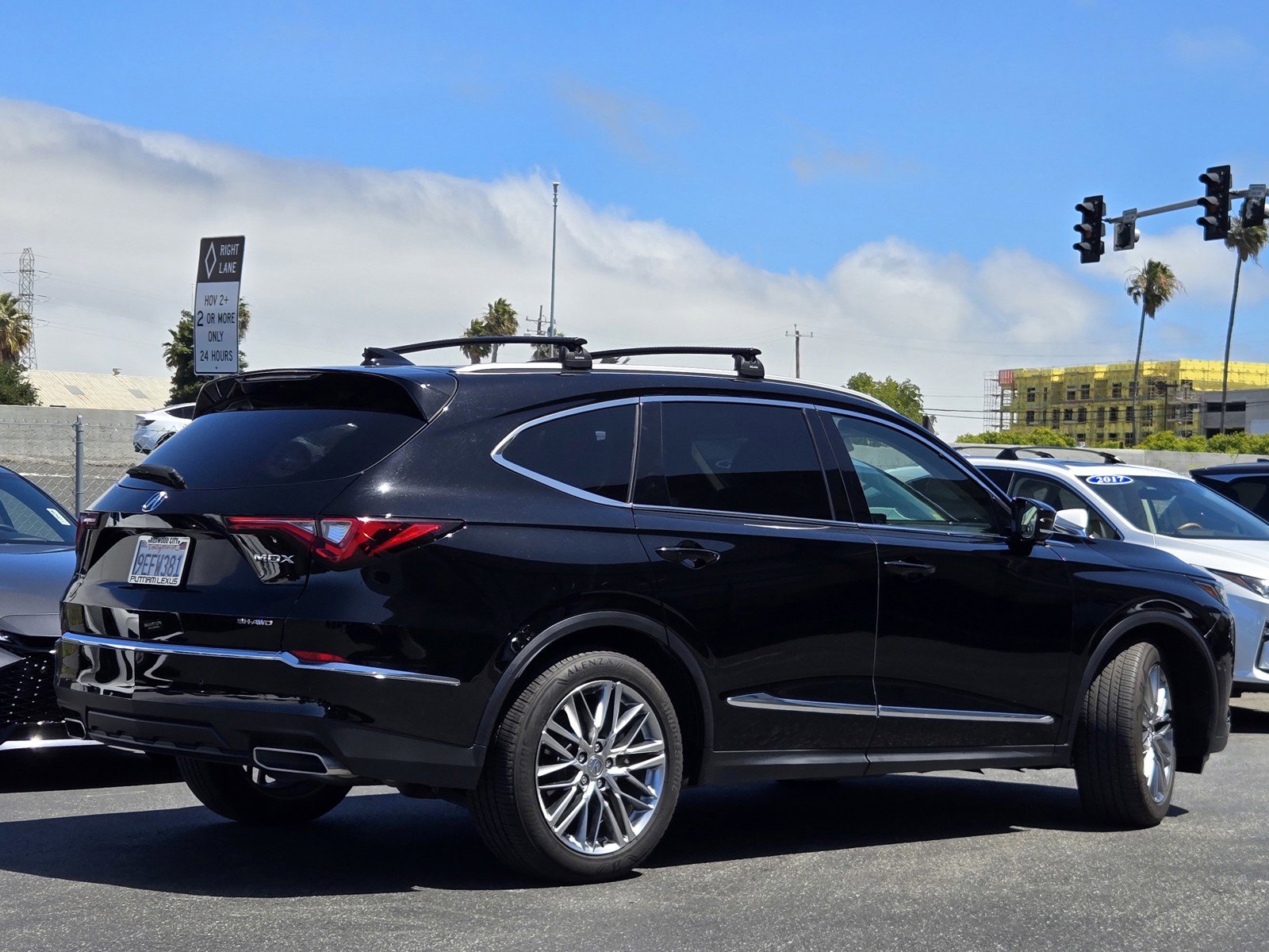 Used 2023 Acura MDX SH-AWD w/ Advance Package image 4