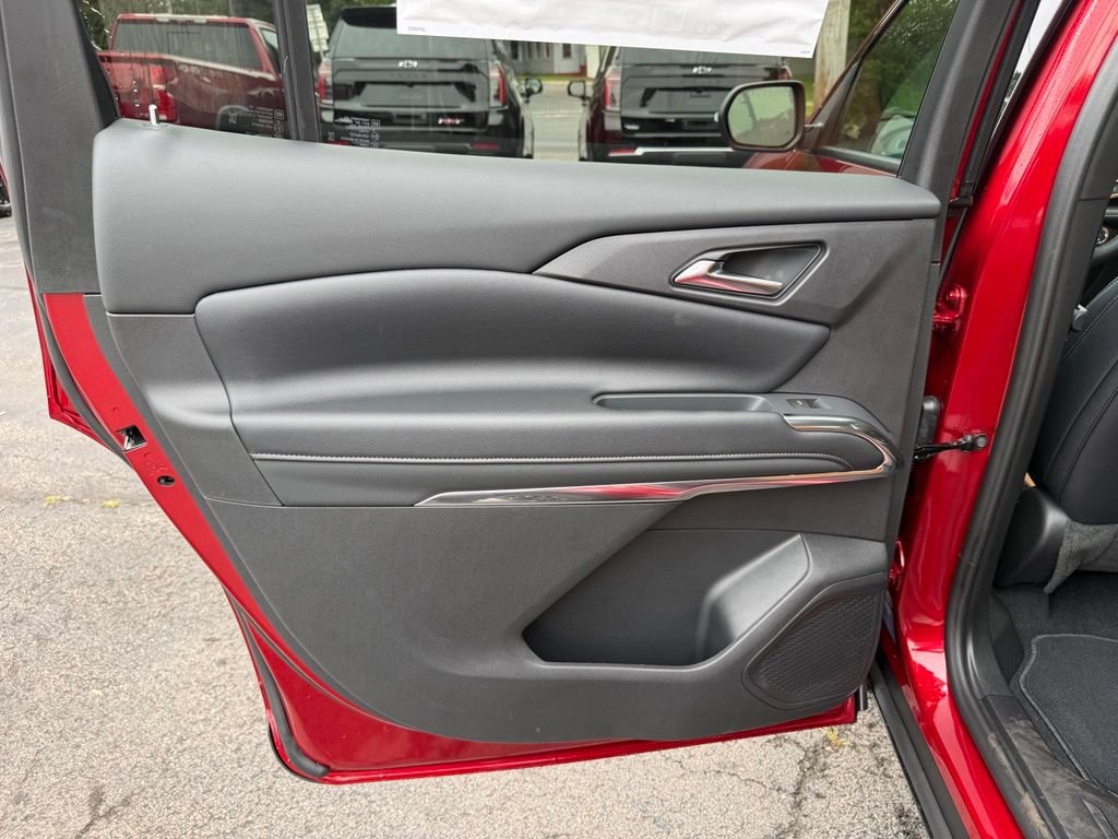 New 2027 Chevrolet Traverse Z71 w/ LPO, Floor Liner Package AWD/4WD image 22