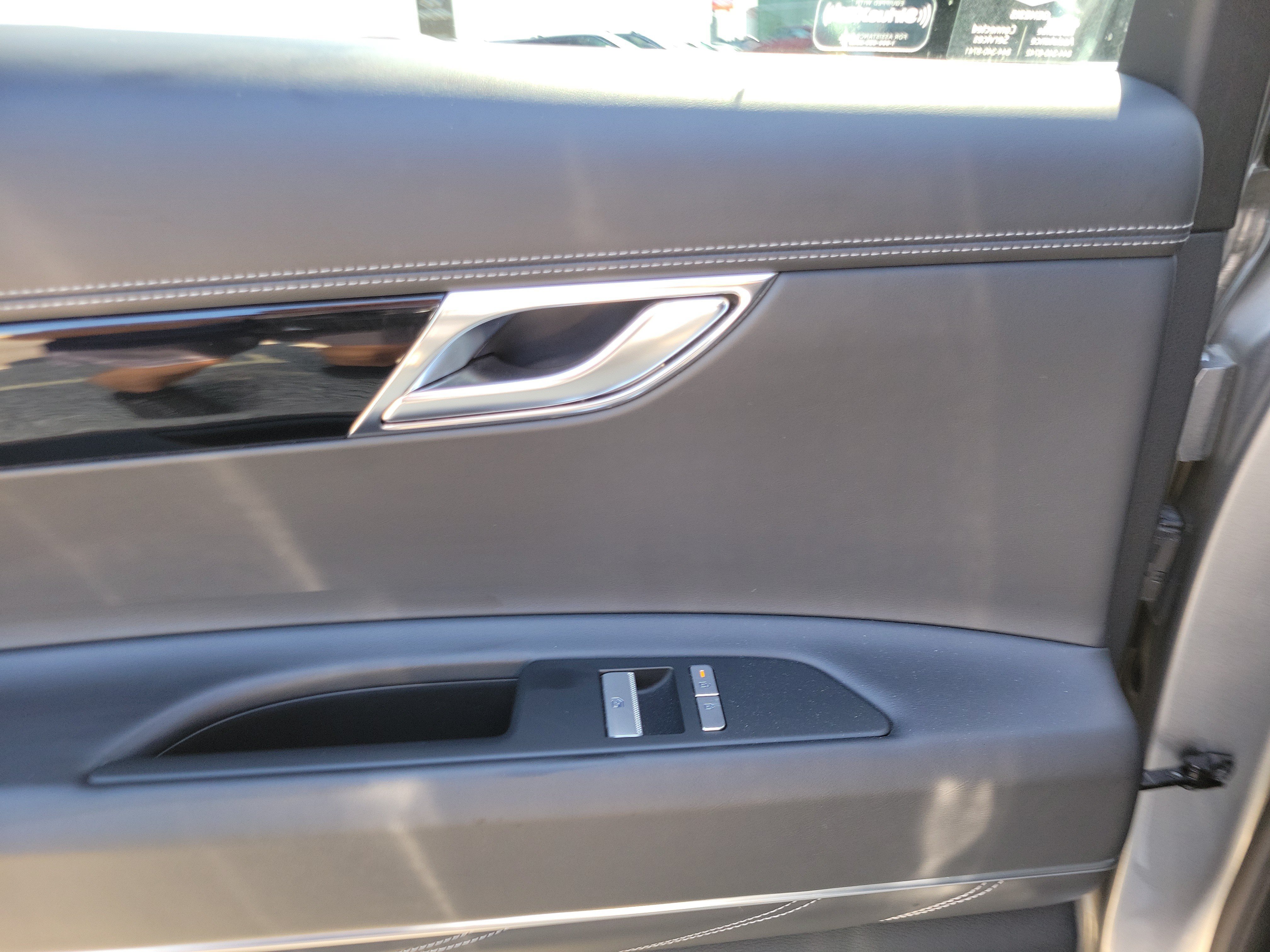 Used 2025 Genesis GV80 2.5T Standard AWD/4WD image 12