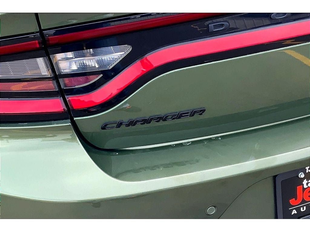 Used 2020 Dodge Charger SXT w/ Plus Group RWD image 9