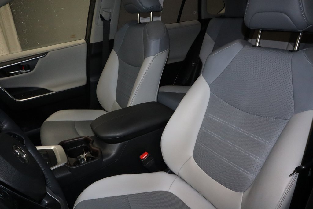 Used 2020 Toyota RAV4 Limited image 26
