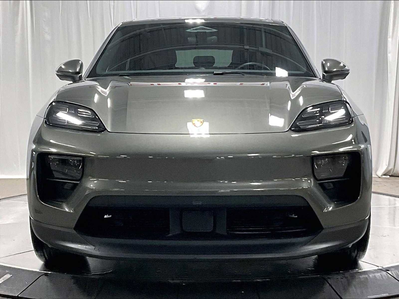 Used 2025 Porsche Macan 4 Electric image 13