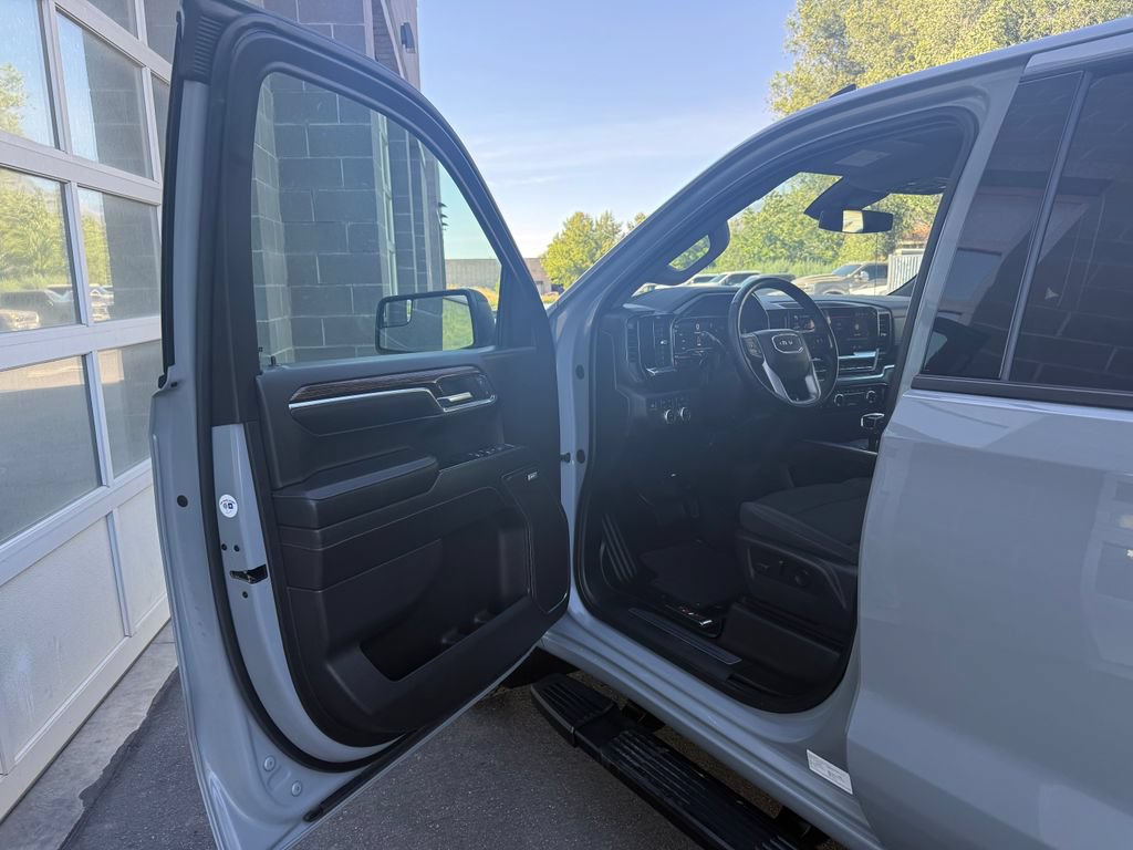 Used 2024 GMC Sierra 1500 Elevation w/ Preferred Package AWD/4WD image 18