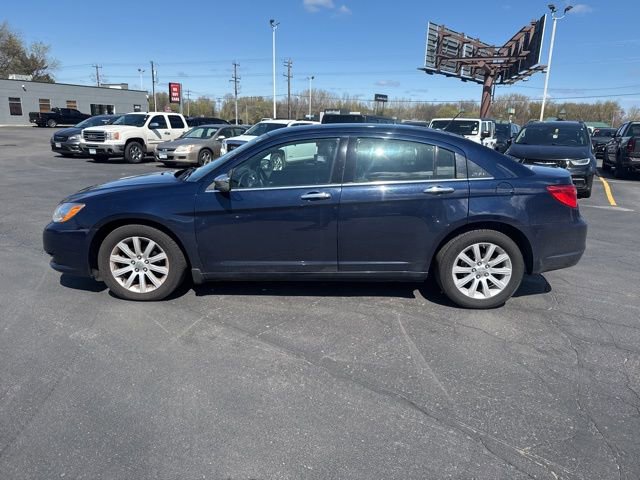Used 2013 Chrysler 200 Limited FWD image 5