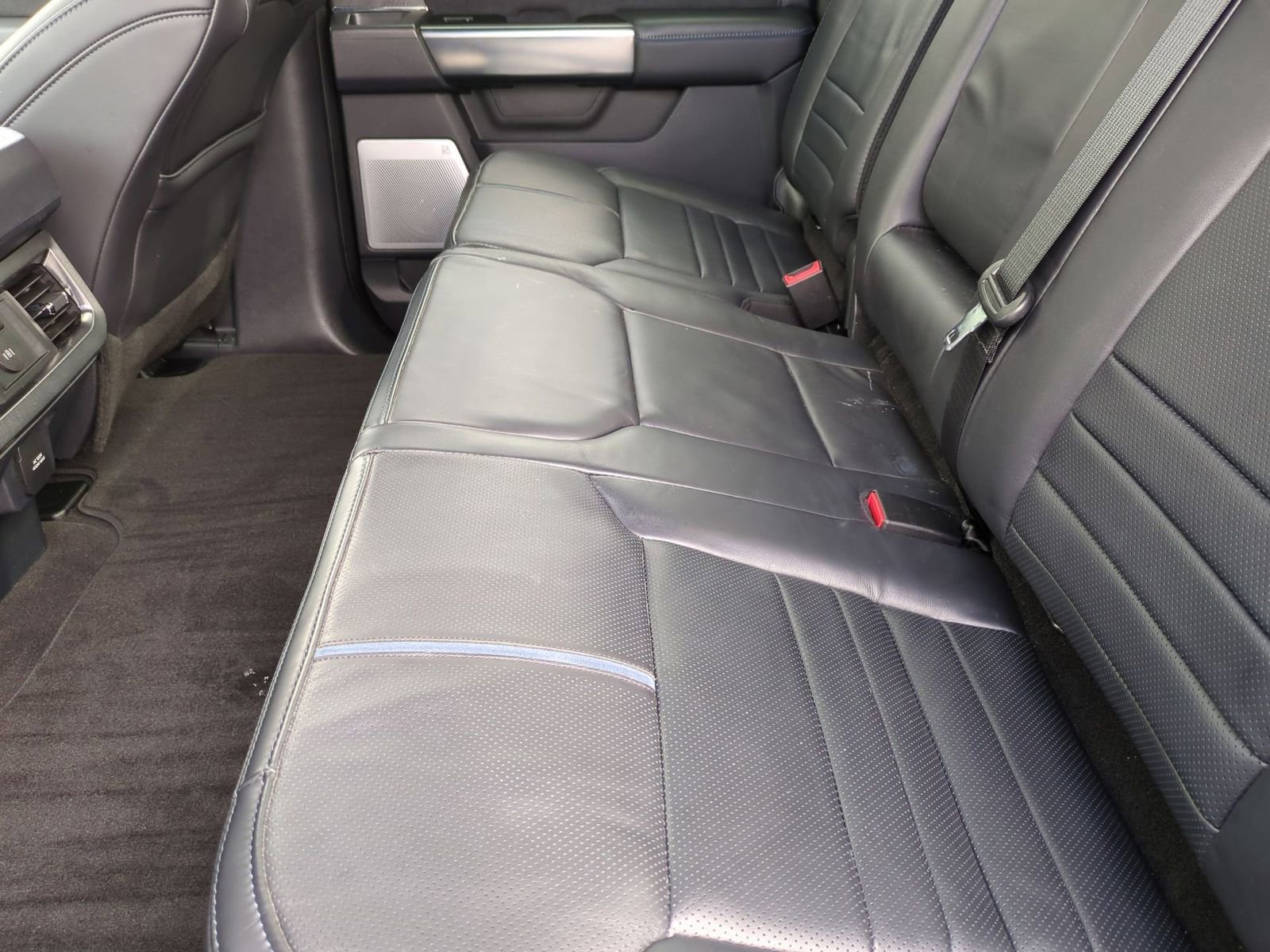 Used 2025 Ford F350 Platinum w/ FX4 Off-Road Package image 25