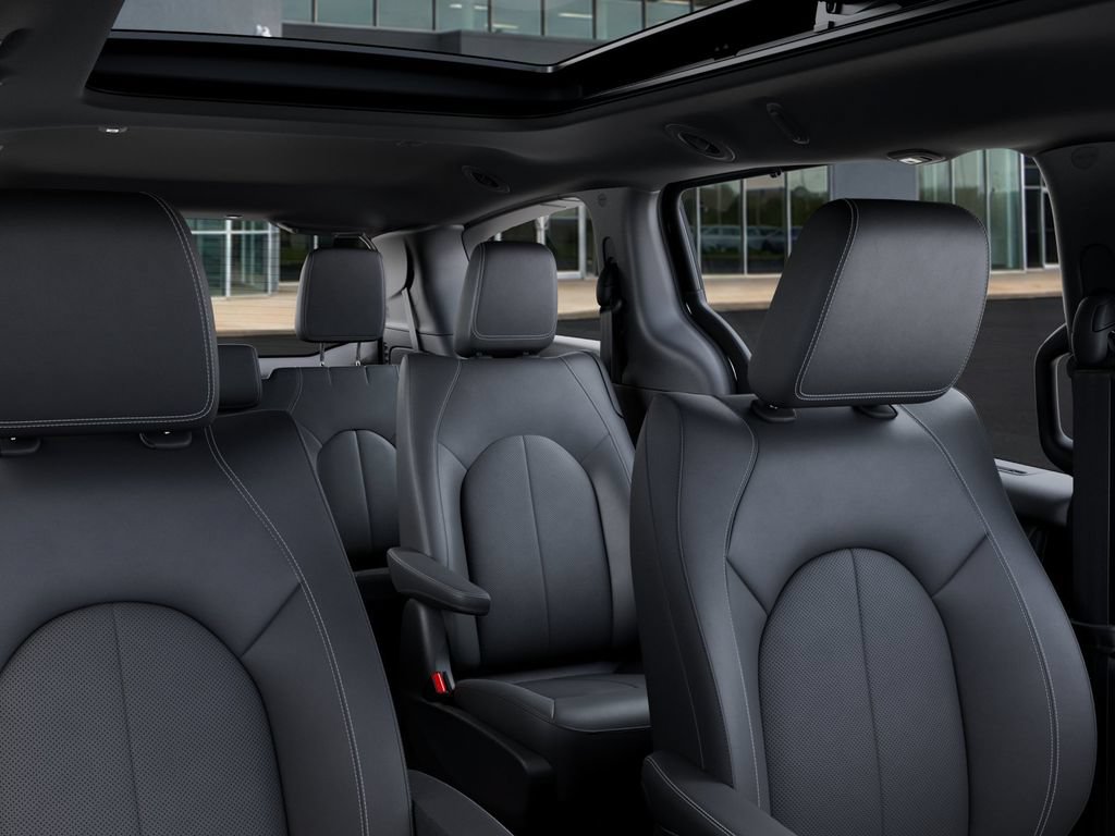 New 2025 Chrysler Pacifica Select FWD image 26