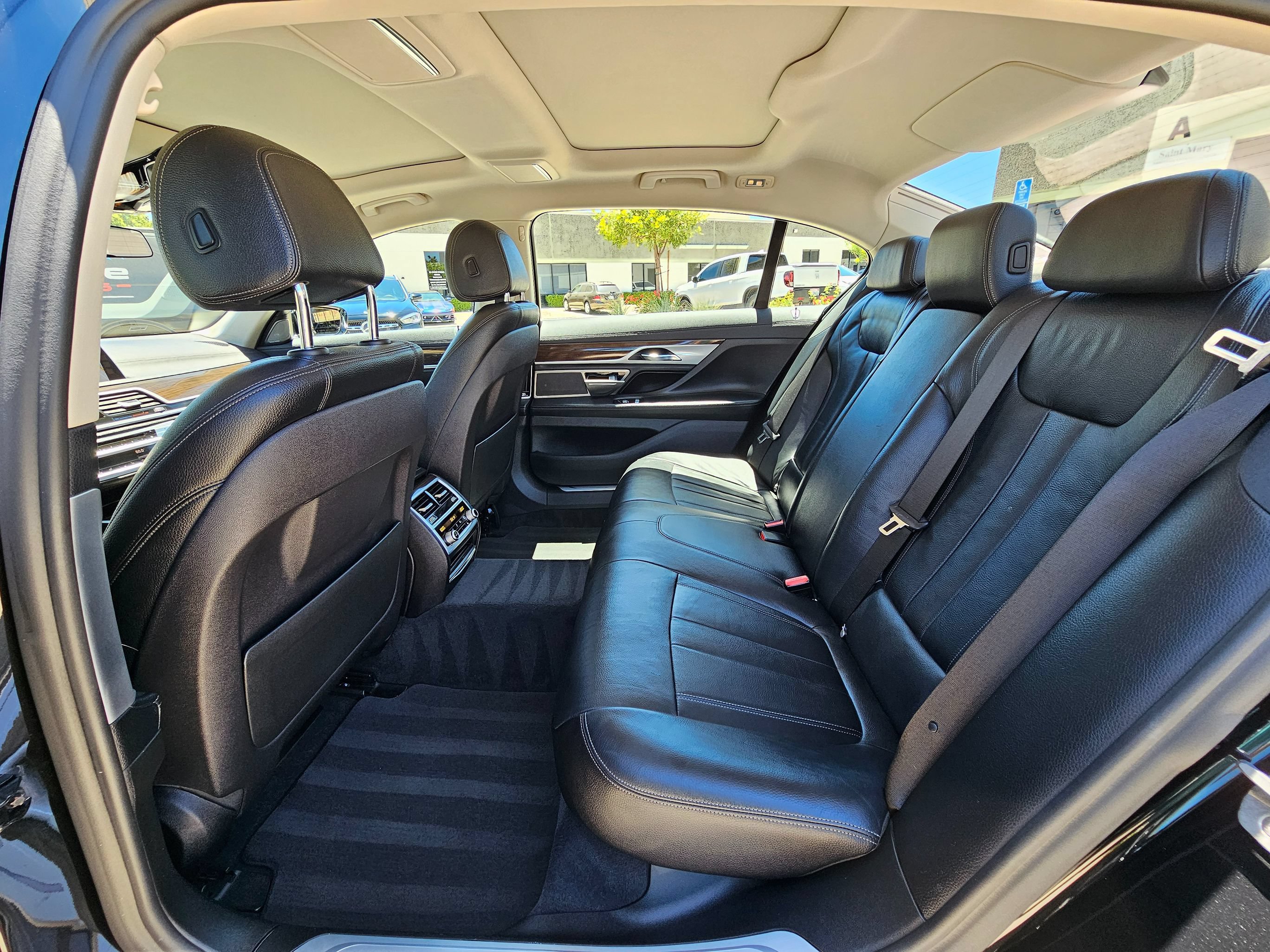 Used 2018 BMW 740i RWD image 23