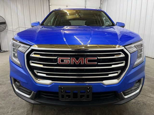 Used 2024 GMC Terrain SLT image 2