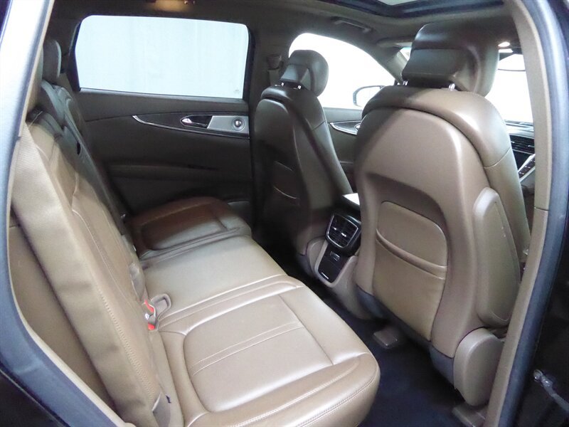 Used 2016 Lincoln MKX Reserve w/ Luxury Package AWD/4WD image 28
