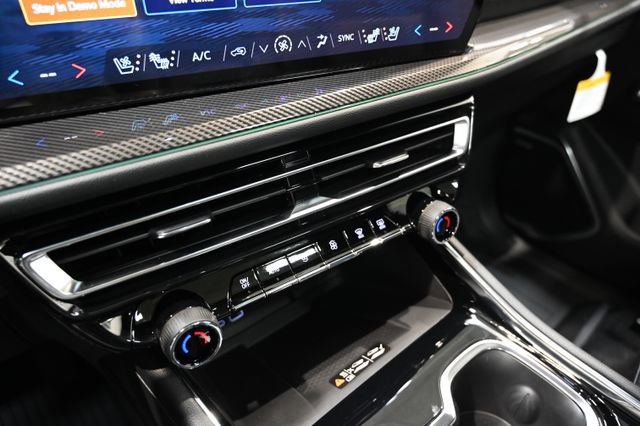 New 2026 Chevrolet Traverse High Country w/ LPO, Floor Liner Package image 18