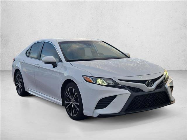 Used 2020 Toyota Camry SE w/ Convenience Package FWD image 3